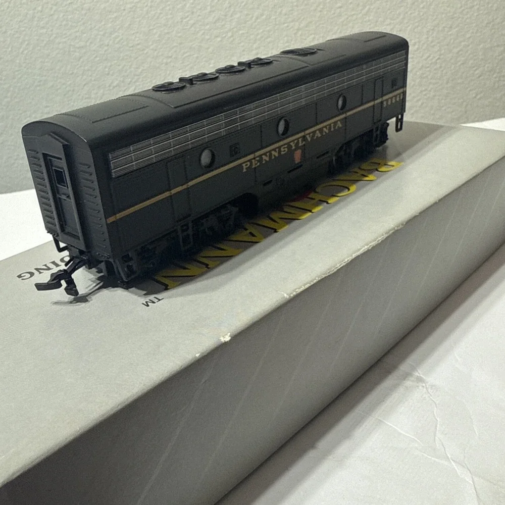 BACHMANN‎ Plus HO 31218 EMD F7B Pennsylvania PRR 9666B Boxed W/paperwork